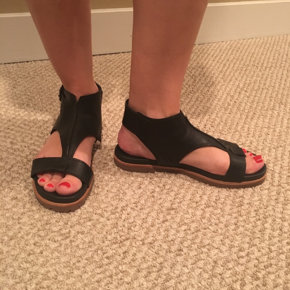 Black Timberland leather sandals